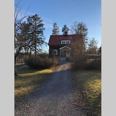 Egen Villa Pa Islandshastgard Riddarhyttan Exterior photo